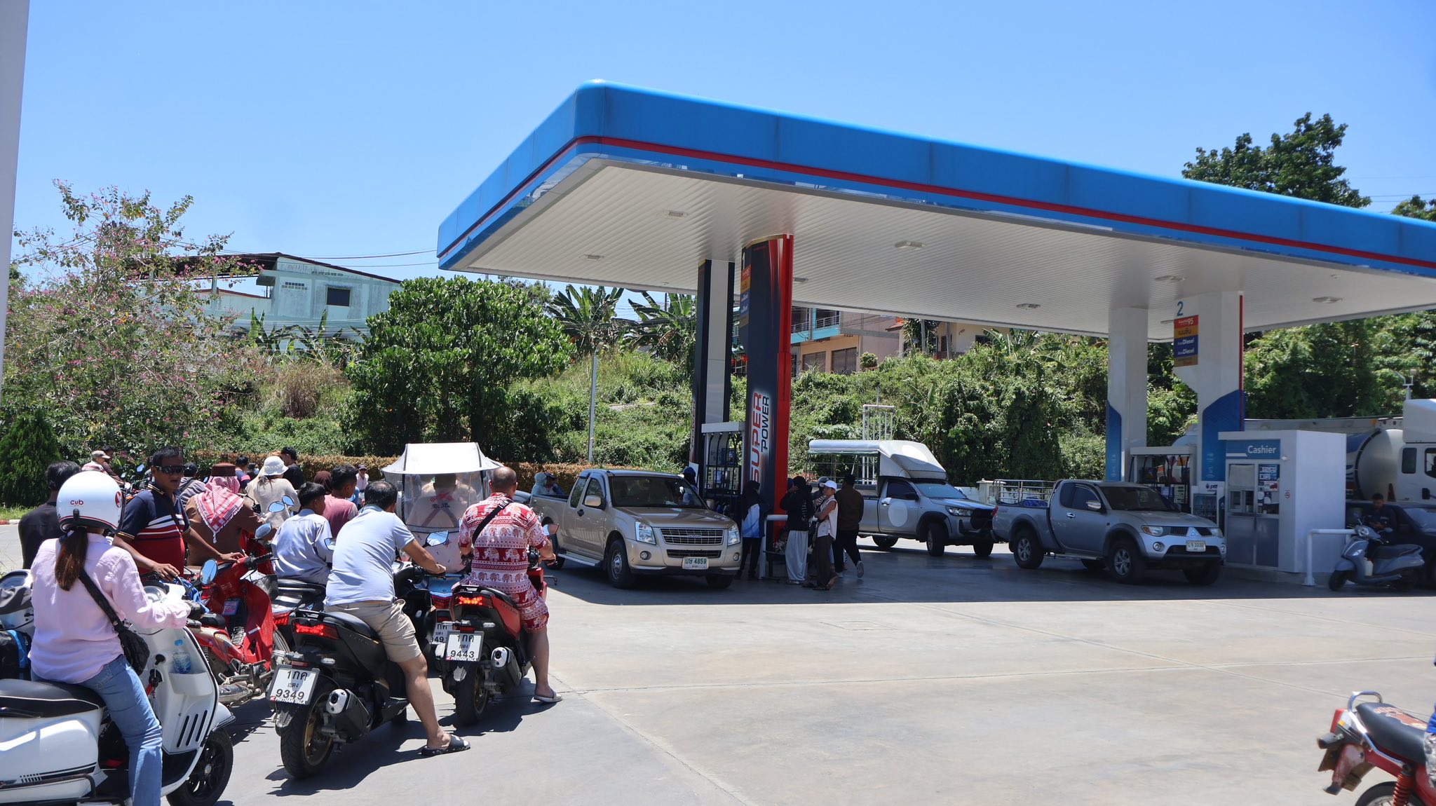 ตัดปัญหาความวุ่นวาย! ปั๊มสุขยางค์เบตงงดขายน้ำมันใส่แกลลอนทุกชนิด หลังพบลูกค้าหัวหมอวนเติมหลายรอบ