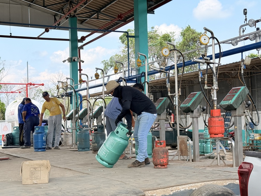 แบกไม่ไหว! โรงบรรจุแก๊สยะลาปรับขึ้น "ค่าขนส่ง" ทุกขนาด มีผลแล้ววันนี้ 15 กก. แตะ 456 บาท