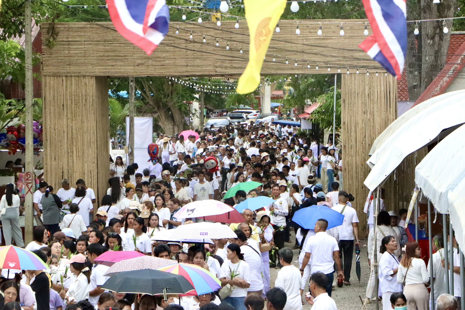 หนึ่งเดียวประเทศ &ldquo;พิธีลอดซุ้มประตูป่าวัดห้วยหลาด&rdquo;  เสริมมงคลชีวิต🙏