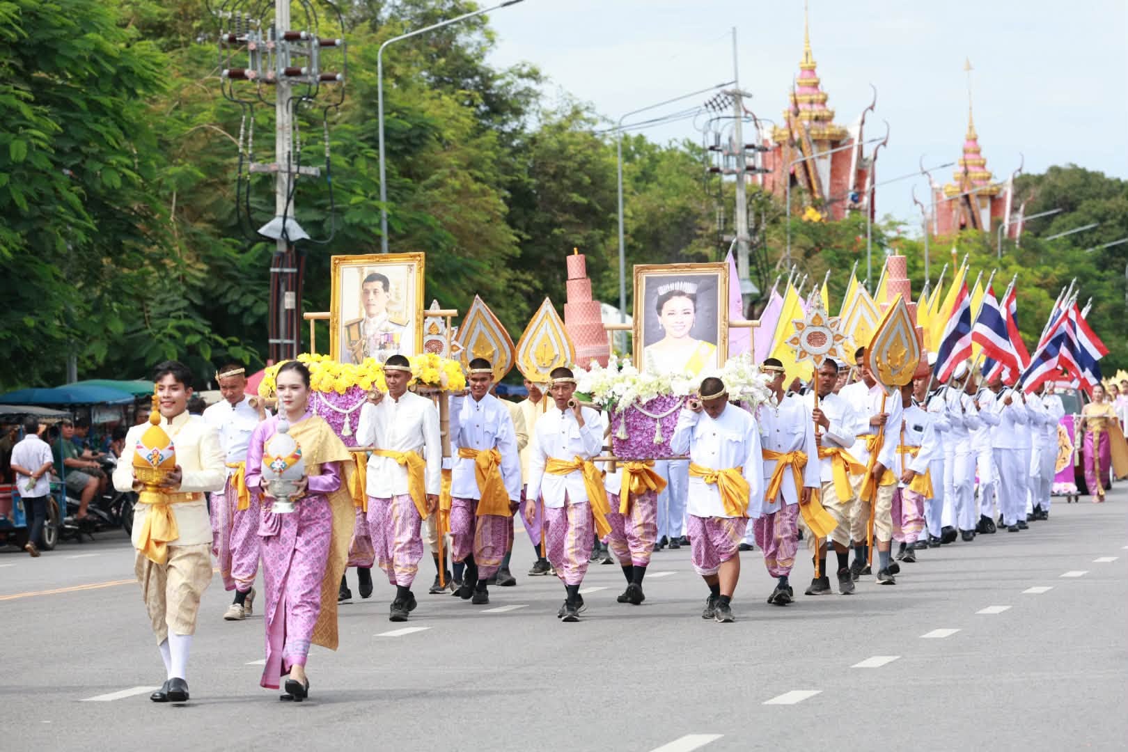 ตระการตาขบวนแห่เรือพระสงขลา คึกคักด้วยเสียงร้องบทลากพระ &ldquo;เฮโล&hellip;&rdquo; และ &ldquo;อี้สาระพา&hellip;&rdquo; สืบสานศรัทธาและประเพณีวัฒนธรรมอันทรงคุณค่าของชาวใต้